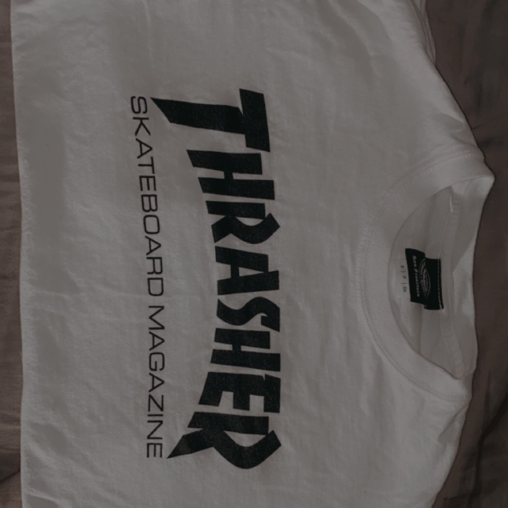 Men’s white Thrasher tee